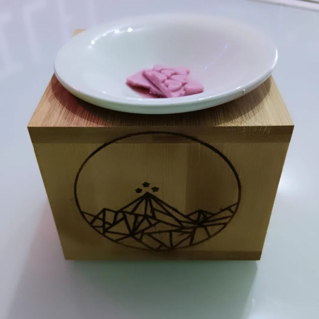 Un brûleur pour fondant personnalisé avec la technique du Wood burning ( un croisement entre le flocage et la pyrogravure)