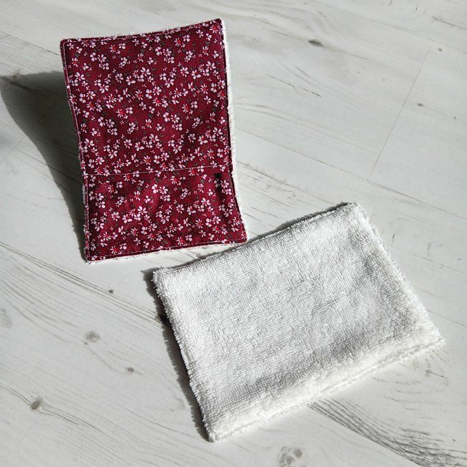 Maxi Lingette "Dark red and flowers"